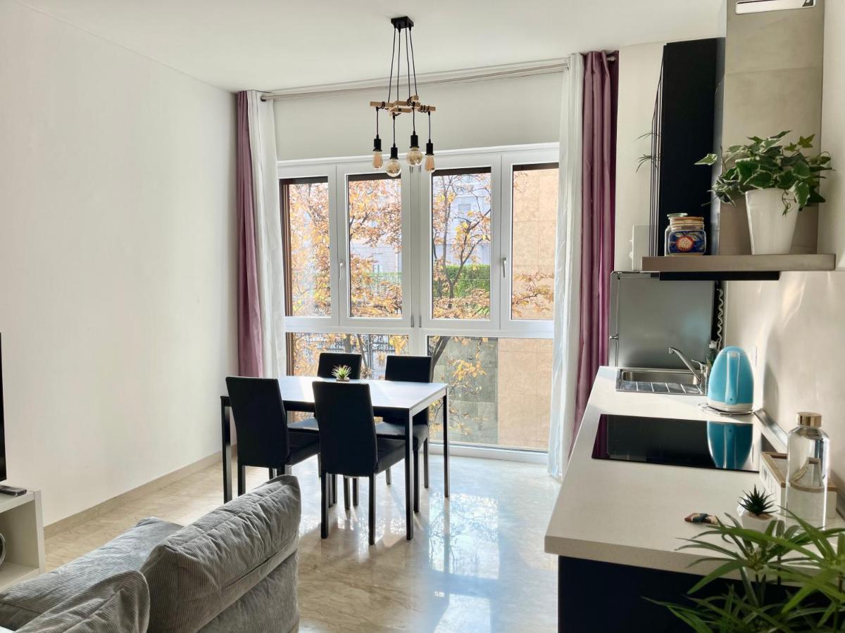The White House, Modern Apartment In Center Milano Esterno foto