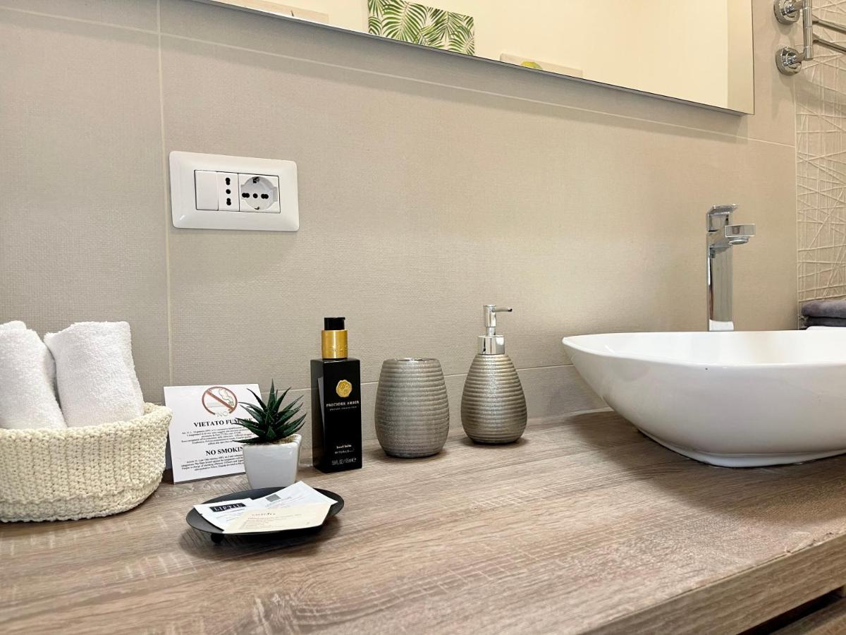 The White House, Modern Apartment In Center Milano Esterno foto