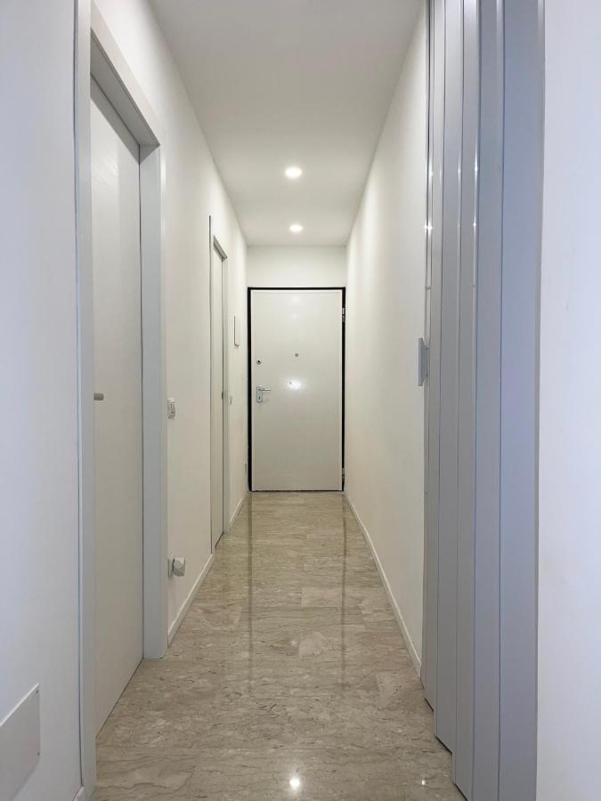 The White House, Modern Apartment In Center Milano Esterno foto