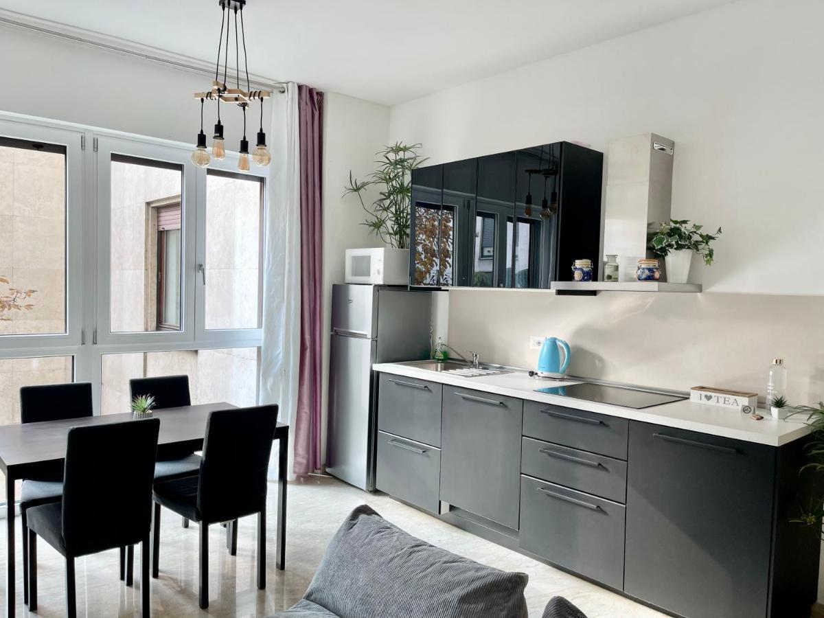 The White House, Modern Apartment In Center Milano Esterno foto