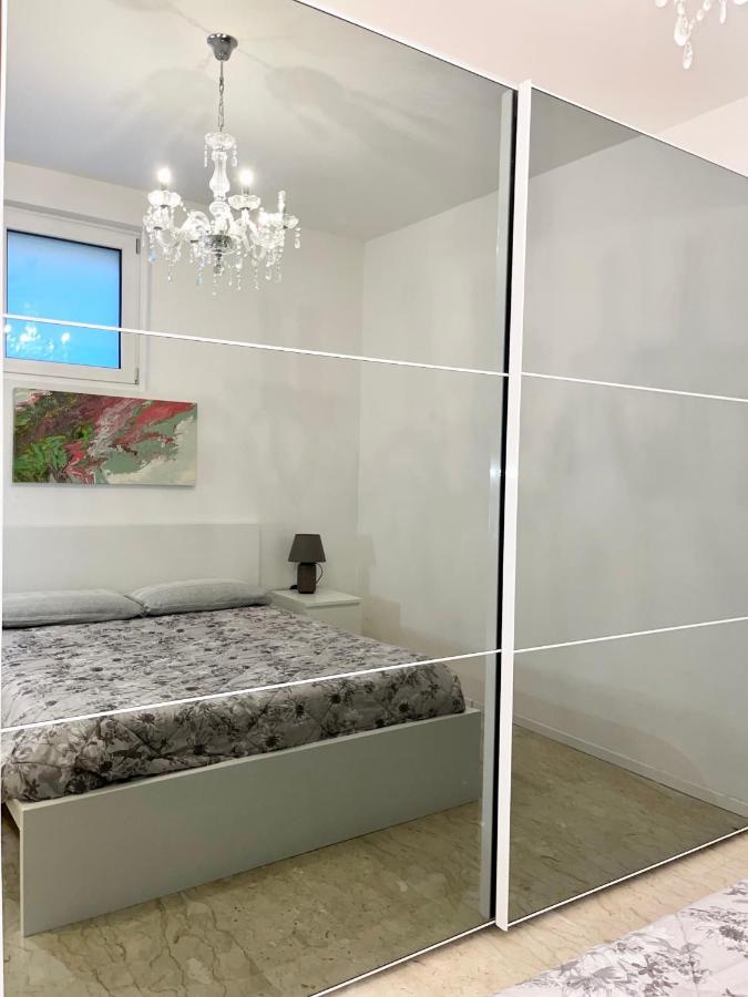 The White House, Modern Apartment In Center Milano Esterno foto