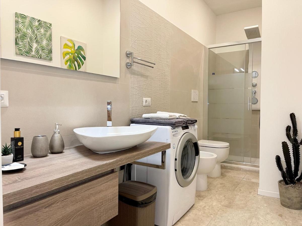 The White House, Modern Apartment In Center Milano Esterno foto